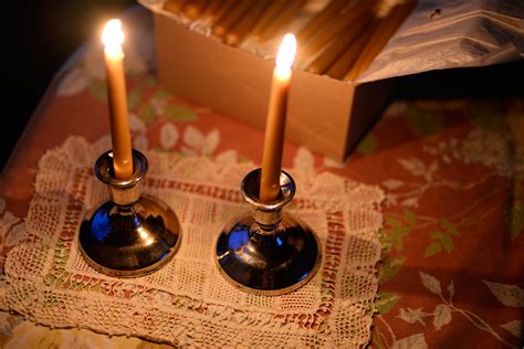 Deluxe Shabbat Candle Box (36 Pairs) - Narrow Bridge Candles