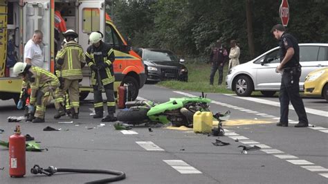 Motorrad Beim Abbiegen Bersehen Fahrer Verletzt