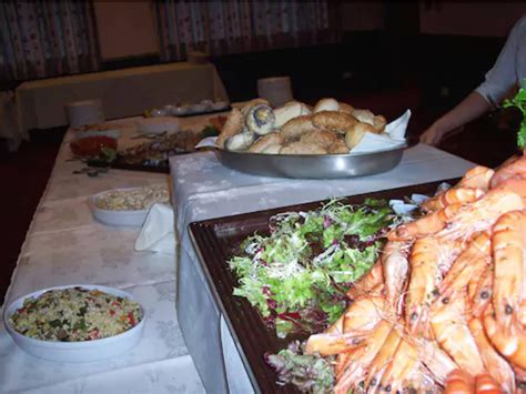 Visitor Guide and Services for Cromwell International Hotel 27