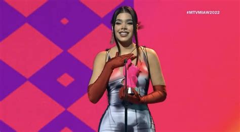 Brilla Kenia Os En Los Mtv Miaw 2022 Pese A Polémica Semanario Zeta