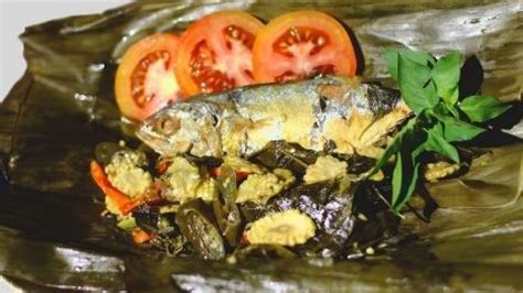 Resep Pepes Ikan Asin Daun Singkong Khas Minang Rasanya Uenak Pol