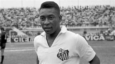 Santos cultua Pelé: "O homem que levou o Alvinegro para o mundo"