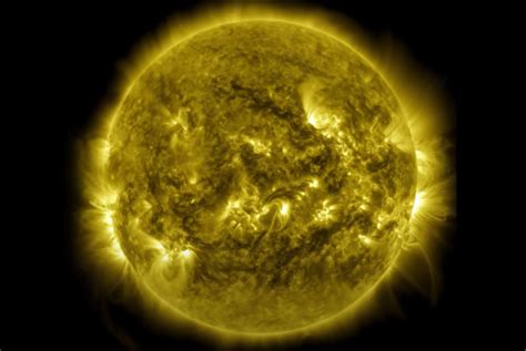 NASA Creates Amazing Time-lapse of the Sun from Over 10-Years of Images ...