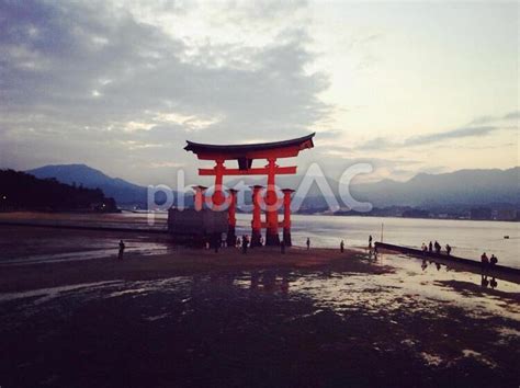 厳島神社で撮った鳥居 No 747677｜写真素材なら「写真ac」無料（フリー）ダウンロードok