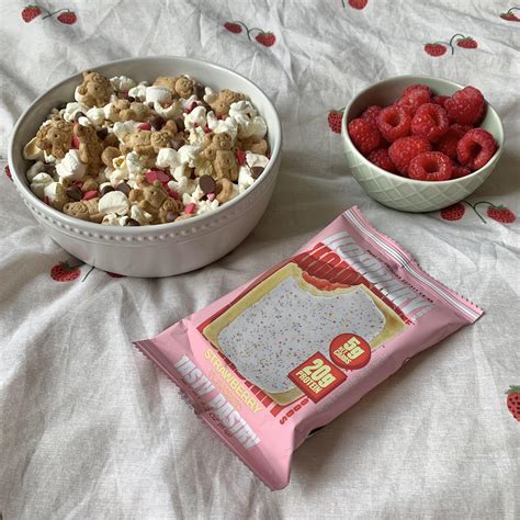 Snack Bowl With Fruit And Protein Pop Tart 639 Cals 39g Protein 🍿