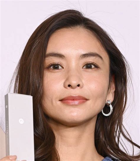 滝沢眞規子20歳誕生日の長女にあっという間 フォロワーも祝福まきこさんもママ20歳おめでとう中日スポーツ東京中日スポーツ