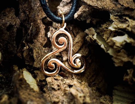 Colgante Celta Triskele Triskelion Triskel Joyería Triskele Etsy