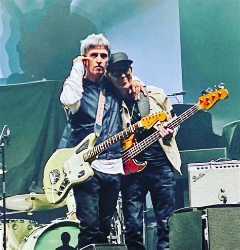 The Smiths Johnny Marr Andy Rourke Reunite Onstage At Msg Watch