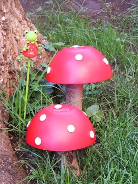 12 Super Cool Diy Mushroom Decorations For The Yard