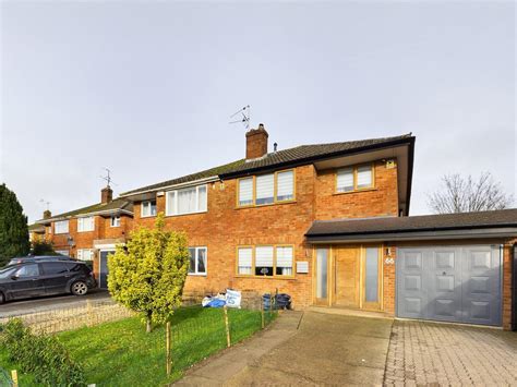 Bodiam Avenue Tuffley Gloucester Gl4 3 Bed Semi Detached House £