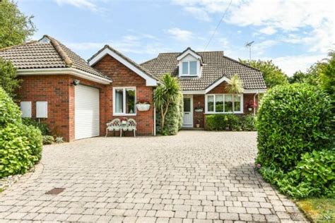 2 Bedroom Detached House For Sale In Crossbush Road Felpham Bognor