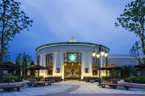 Starbucks opens flagship store at Disneytown in China - Comunicaffe ...