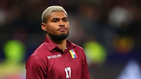 El venezolano Josef Martínez fue operado exitosamente de la rodilla