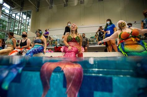 Mermaid Pageant Attracts Thousands In Us Mermaid Pageant In Us Mermaid Mermen