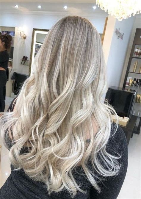 Kullu acik sari sac renkleri Tarz Kadın Silver blonde hair Icy blonde hair Light blonde hair