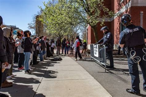 White House Urges ‘peaceful Campus Protests After Hundreds Arrested