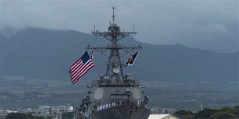 US Warship Sails Into South China Sea