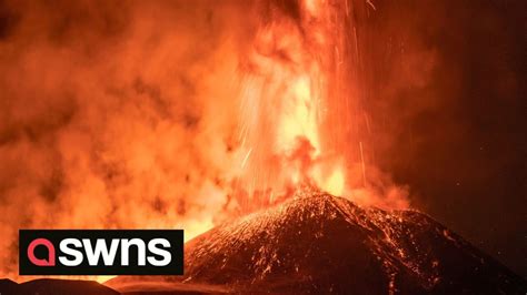 Italy S Mount Etna Lights Up Night Sky In Powerful Eruption