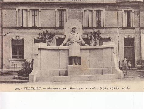 Vezelise Cpa Meurthe Et Moselle Vezelise Monument Aux Morts Pour