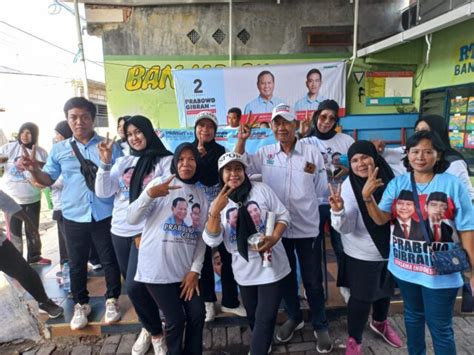 Digandrungi Emak Emak Dan Milenial Joget Gemoy Prasatya Surabaya