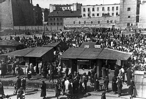 Getto Warszawskie W 1941 roku powstała żydowska dzielnica