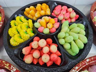 Putri Salat Kuih Seri Muka Dan Berbagai Kuih Muih Traditional Melayu