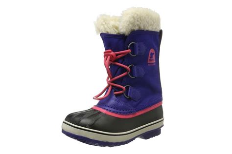 6 great pairs of kids' winter boots on sale right now. Hurry!