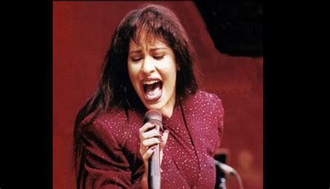 Foto inédita de Selena Quintanilla en bikini hace suspirar a los fans