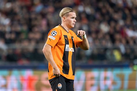 Arsenal target Mykhaylo Mudryk is the Champions League's fastest player