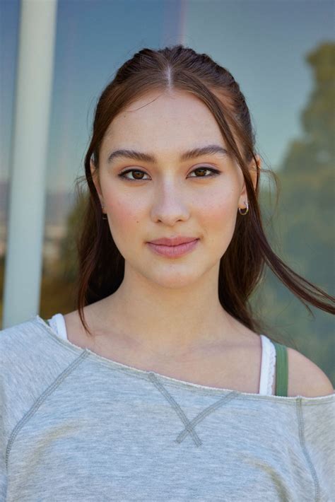 Teen Vogue: The Summer I Turned Pretty Star Lola Tung Talks Back-to ... 