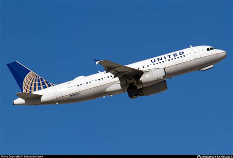 N402UA United Airlines Airbus A320 232 Photo By Sebastian Sowa ID