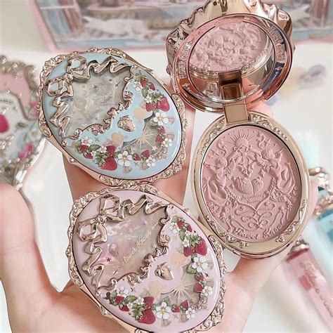 Flower Knows Blush En Relief De La S Rie Harvey Rocheads Maquillage