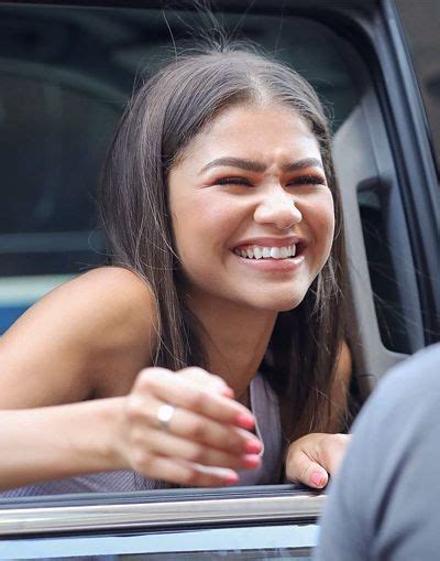 Zendaya Steps Out In Leggings And A T Shirt For Solo Stroll In Nyc Artofit