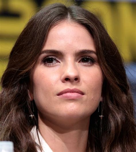 Shelley Hennig Picture