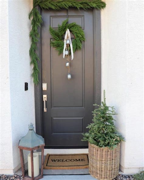 32 Eye-catching Winter Porch Décor Ideas