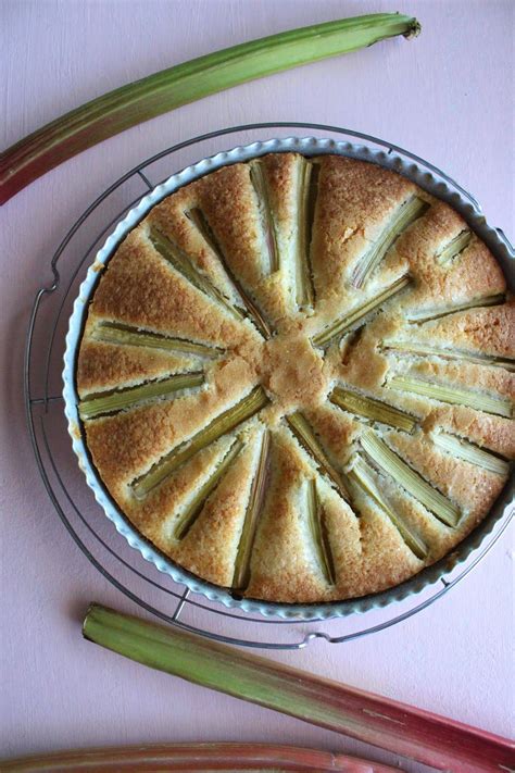 Gâteau moelleux à la rhubarbe Cinnamon and Cake