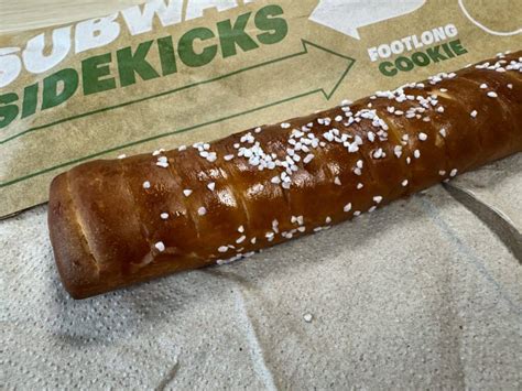 Subways Footlong Pretzel Review How Does It Taste Food Senpai