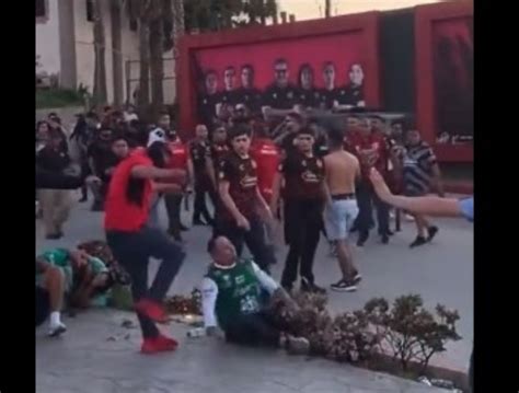 Liga Mx Pelea Campal Entre Aficionados De Tijuana Y Le N Videos