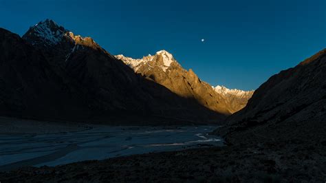 Beautiful views on the Baltoro - Madison Mountaineering