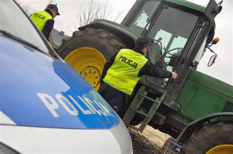 Gospodarzowi Ukradli Sprzed Domu Ci Gnik Z Dwiema Przyczepami