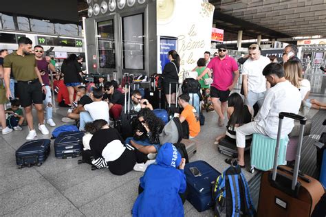 Caos Voli Dopo La Chiusura Dell Aeroporto Di Catania 12 Riprogrammati