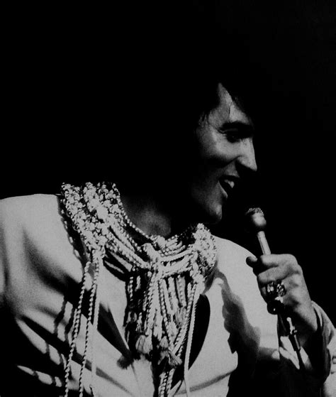 On Stage 1970 In 2022 Elvis Pearl White How To Wear