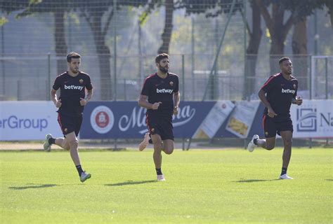 Trigoria Palestra Ed Esercizi Tecnico Tattici Foto Gallery