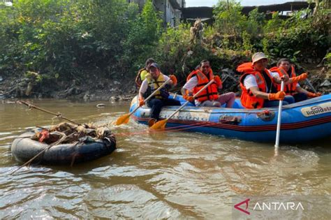 Hari Lingkungan Hidup DKI PLN Kumpulkan 640 Kg Sampah Dari Ciliwung