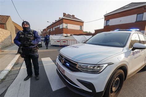 Belgio Auto Contro Folla Almeno Morti E Feriti Gravi