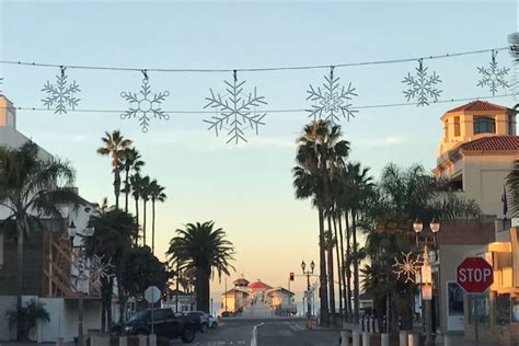 Huntington Beach Main Street At Christmas California Beach Beach