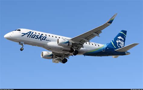 N413SY Alaska Airlines Embraer ERJ 175LR ERJ 170 200 LR Photo By Marc