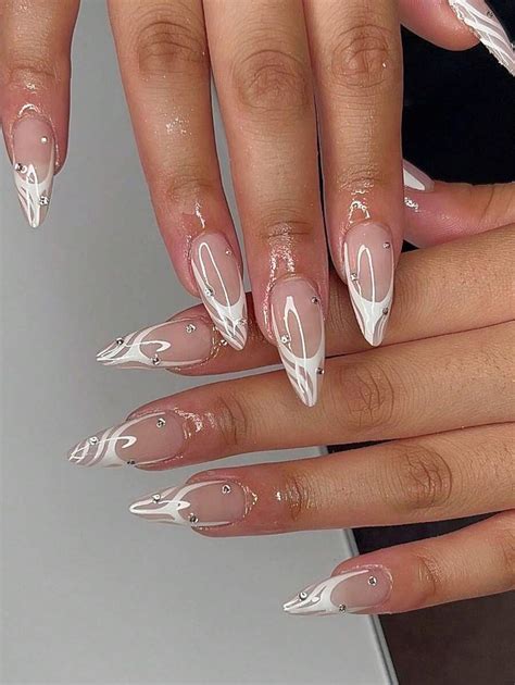 Sweet Cool Hot Girl S Piece Long Almond Shaped Simple Line Diamond Wearable Fake Nails Are