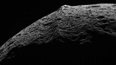 Study of equatorial ridge on Iapetus suggests exogenic origin