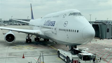 Review: Lufthansa Boeing 747-8 Business Class (upper deck)